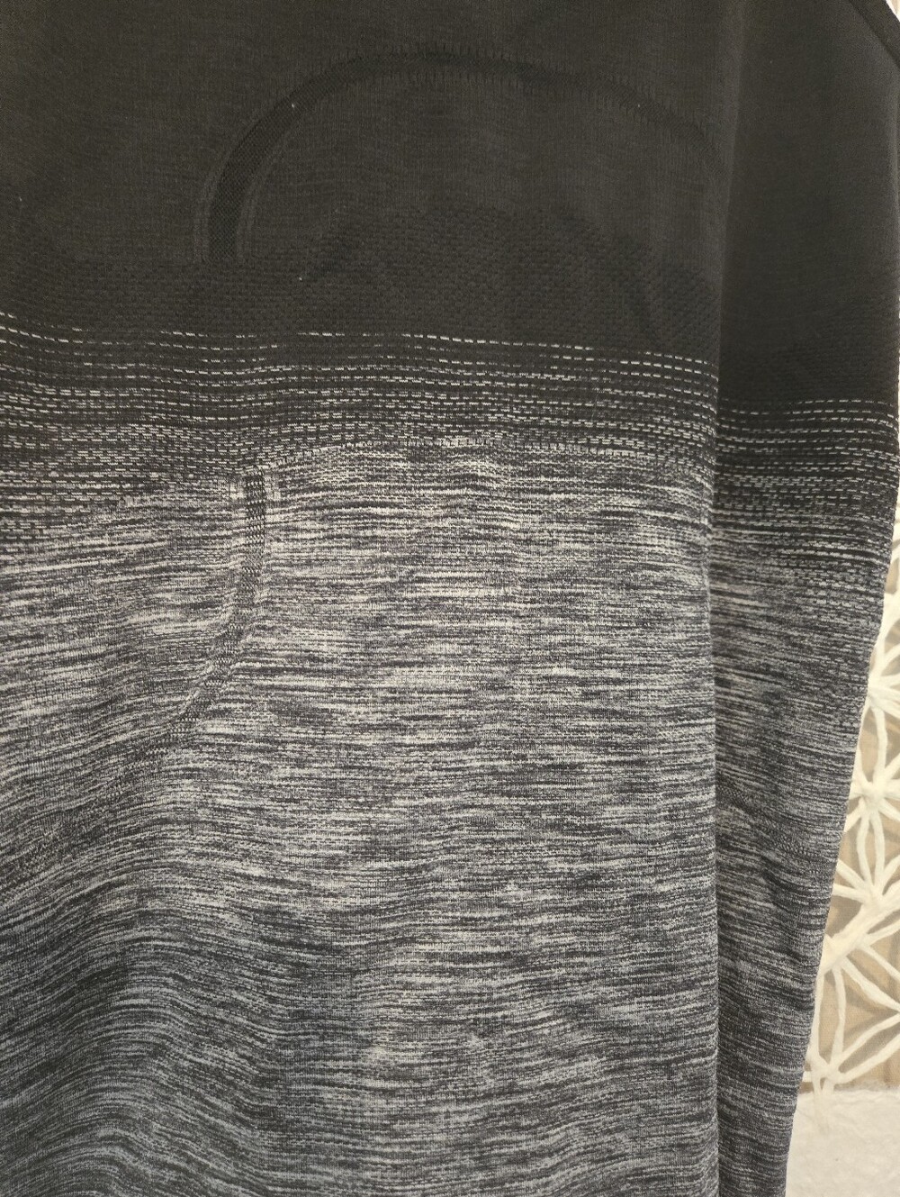 Lululemon Swiftly Tech Racerback Tank Size 8 White Black Seamless Athletic Top - Picture 7 of 9